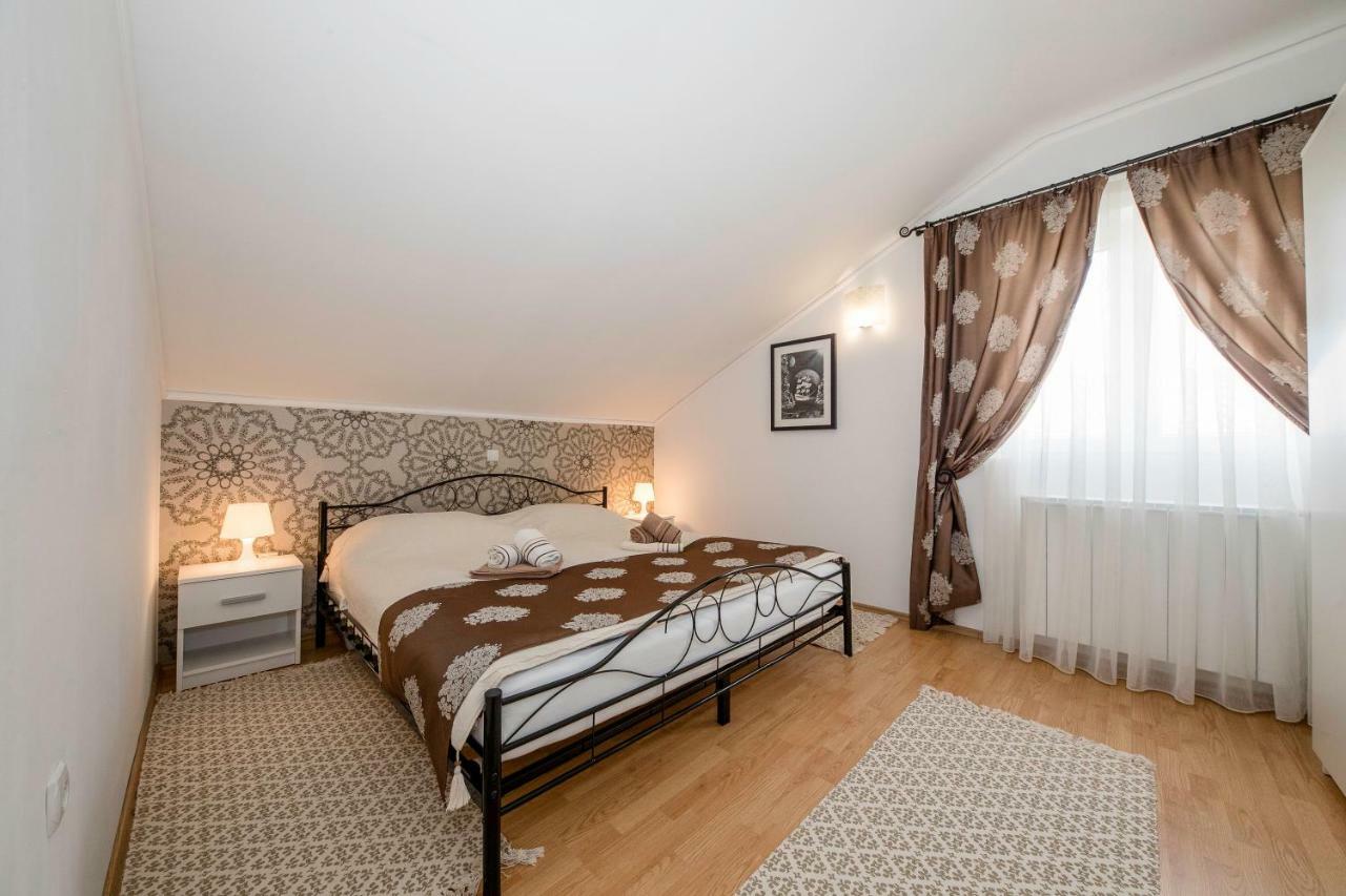 Apartmani Godinic Palit Luaran gambar