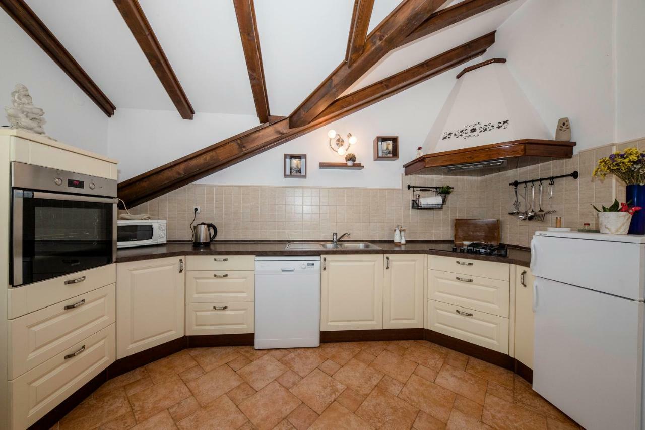 Apartmani Godinic Palit Luaran gambar